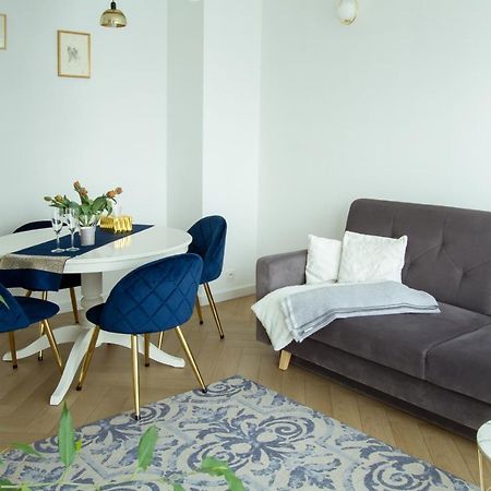 Nowy Apartment Przy Placu Szembeka ワルシャワ エクステリア 写真