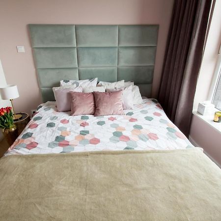 Nowy Apartment Przy Placu Szembeka ワルシャワ エクステリア 写真