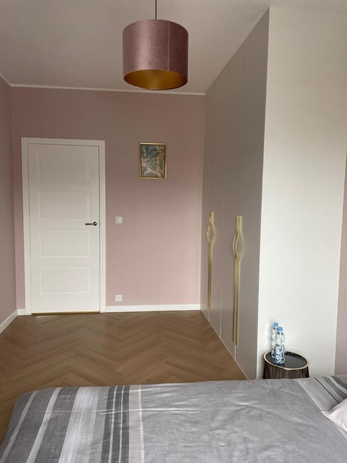 Nowy Apartment Przy Placu Szembeka ワルシャワ エクステリア 写真