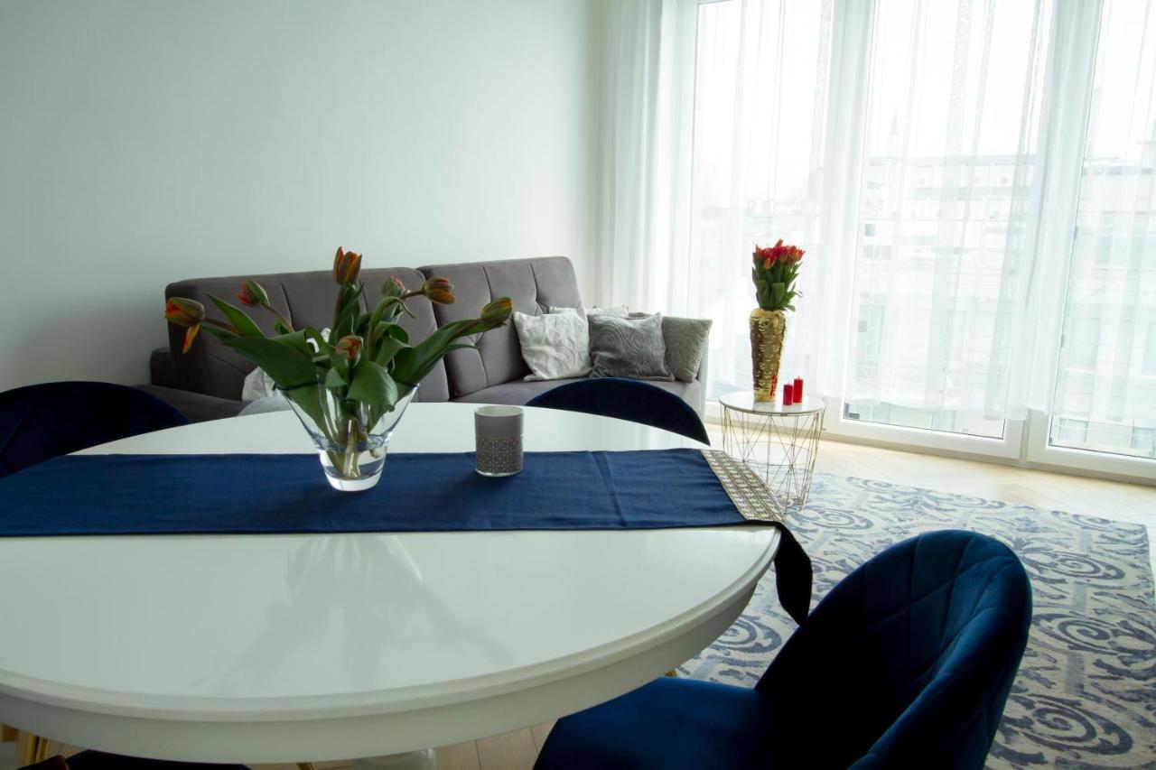 Nowy Apartment Przy Placu Szembeka ワルシャワ エクステリア 写真