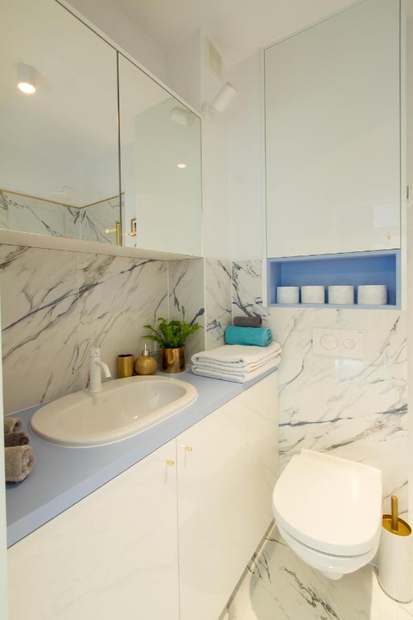 Nowy Apartment Przy Placu Szembeka ワルシャワ エクステリア 写真