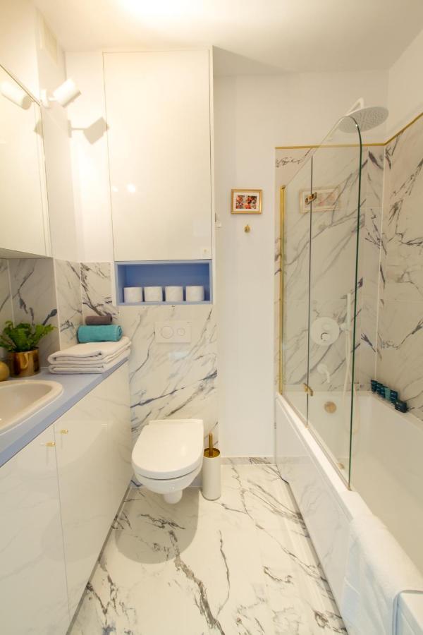 Nowy Apartment Przy Placu Szembeka ワルシャワ エクステリア 写真