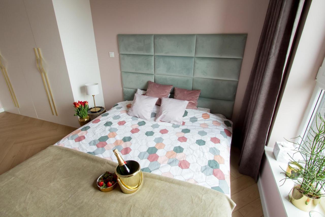 Nowy Apartment Przy Placu Szembeka ワルシャワ エクステリア 写真