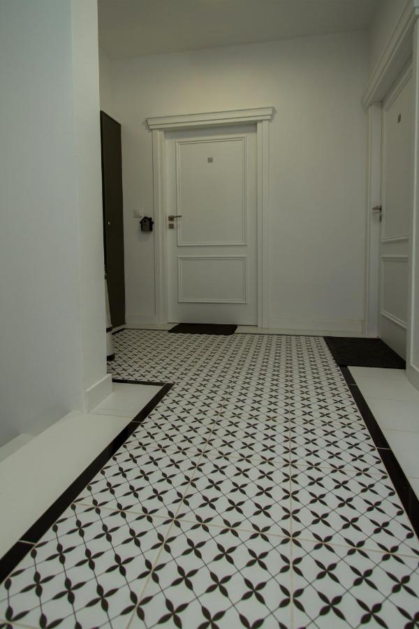 Nowy Apartment Przy Placu Szembeka ワルシャワ エクステリア 写真